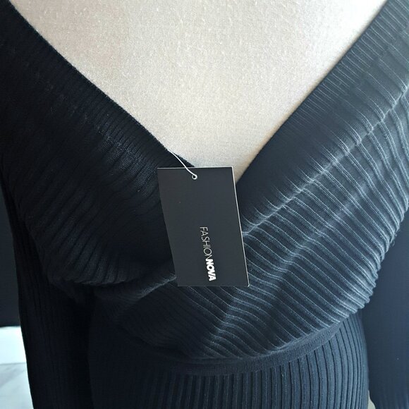 NWT! FITTED SWEATER DRESS SZ M - Picture 3 of 5